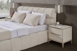 Neon Bazalı Yatak Odası